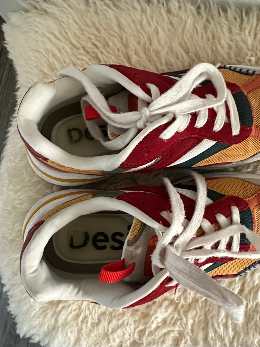Desigual women’s size 7 athletic shoe